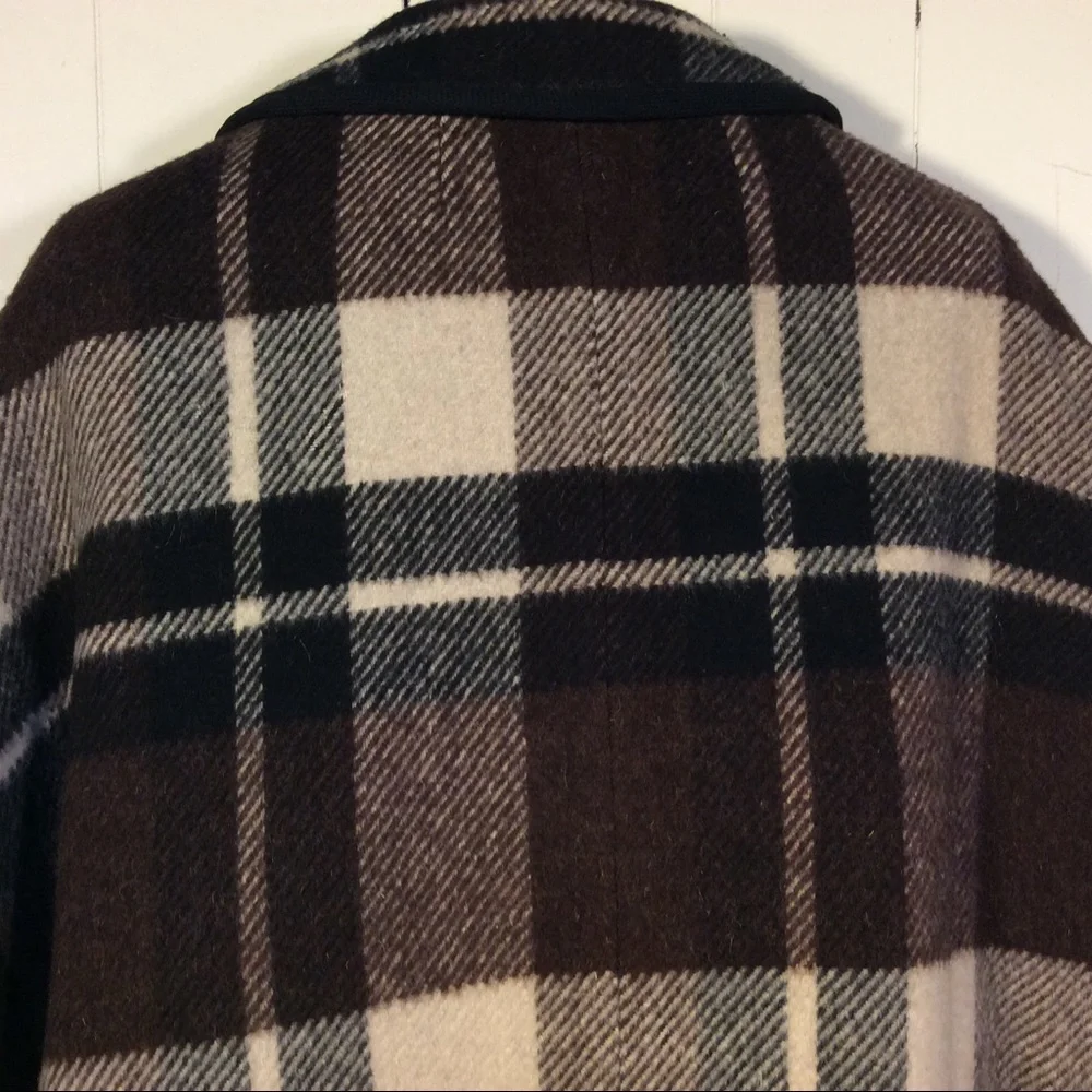 Wool Women’s Cape Coat - Picture 4 of 7